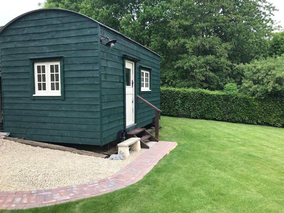 Beautiful Shepherd'S Hut - Lois Weedon Weston  المظهر الخارجي الصورة