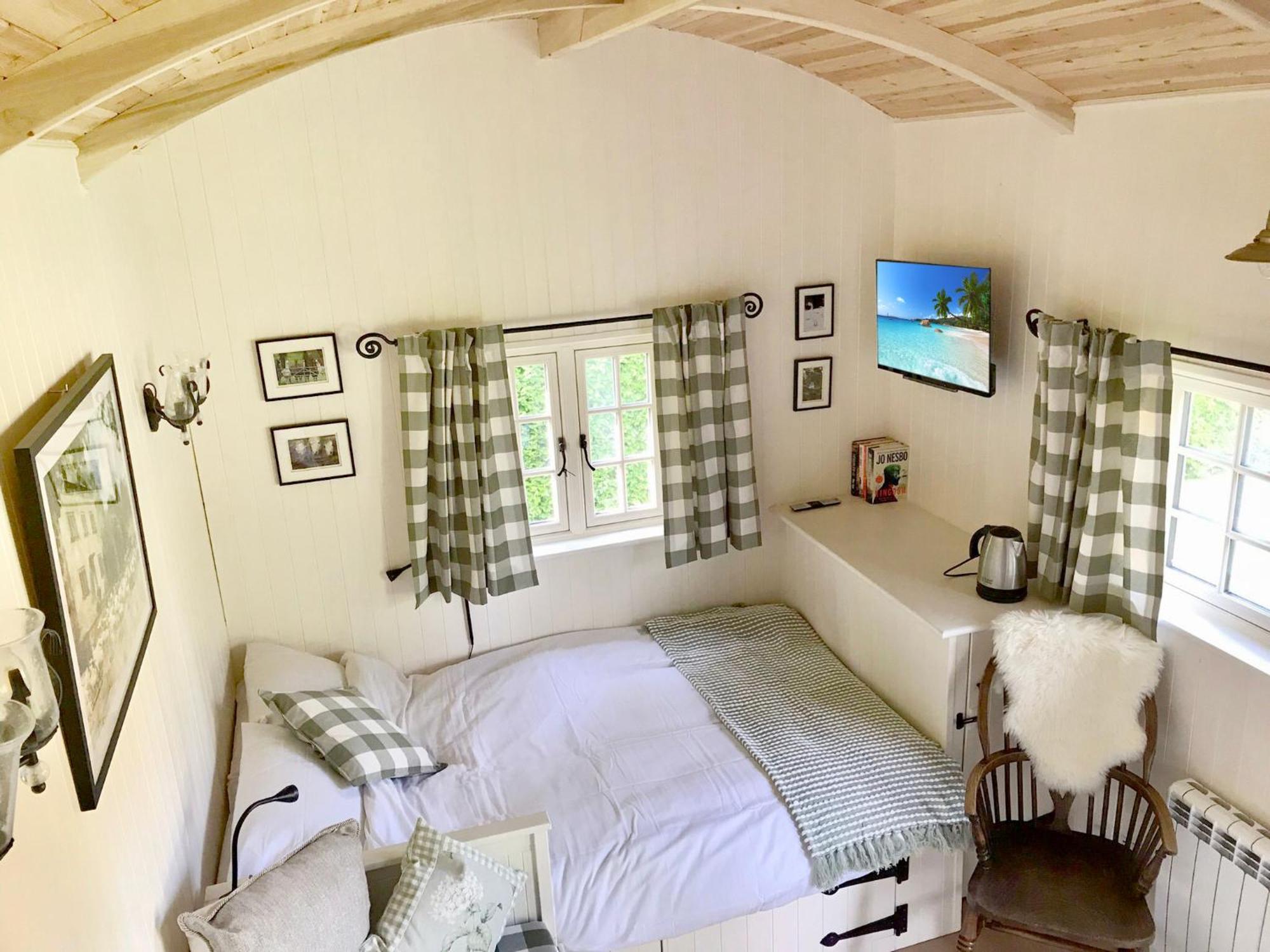 Beautiful Shepherd'S Hut - Lois Weedon Weston  المظهر الخارجي الصورة