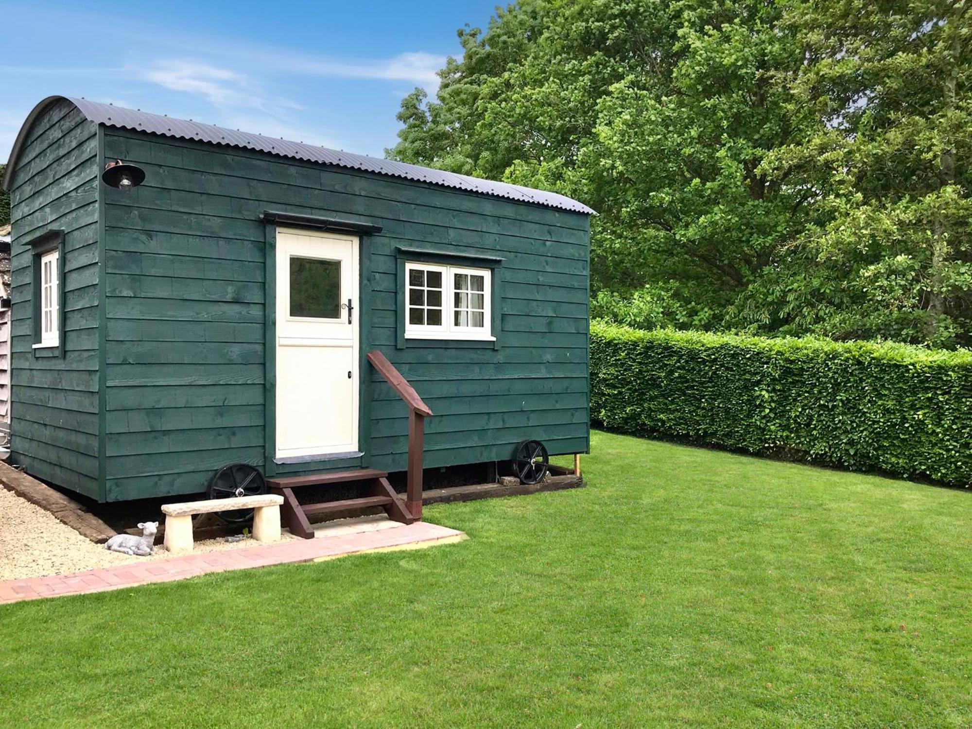 Beautiful Shepherd'S Hut - Lois Weedon Weston  المظهر الخارجي الصورة